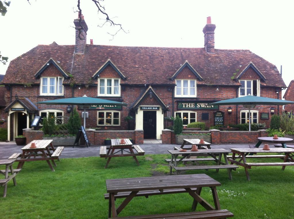 Swan, Thatcham By Marston'S Inns Exterior photo